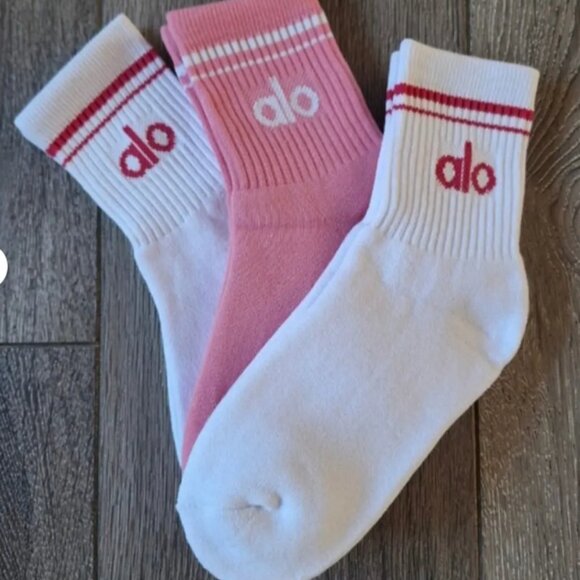 3 PAIRS Alo Yoga half Crew UNISEX size Med 7-10 White and Pink - Picture 1 of 3